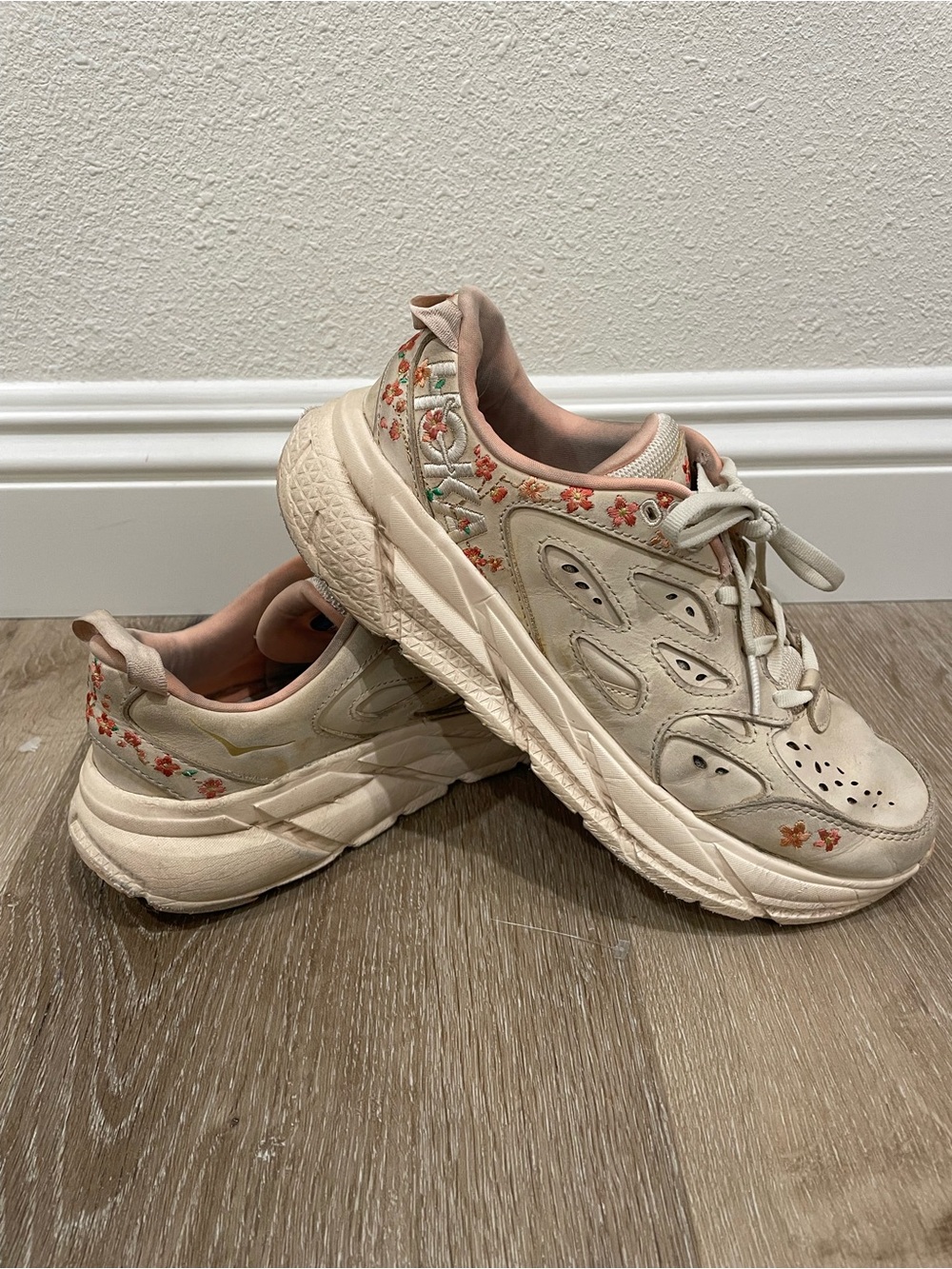 Hoka Vibrant Bloom Athletic Sneakers Vanilla Dry Clay Pink Floral Embroidery 7.5 - Picture 2 of 9